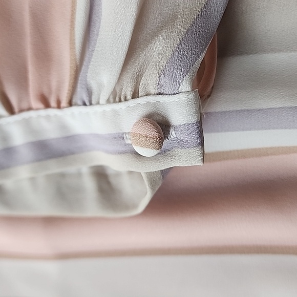 Guess women's pullover blouse - Picture 2 of 8